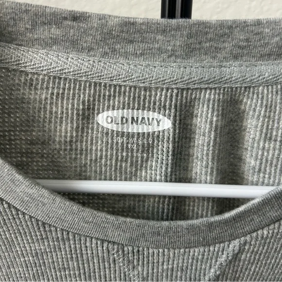 🌿 Old Navy Heather Gray Waffle Knit Crewneck - Picture 2 of 3